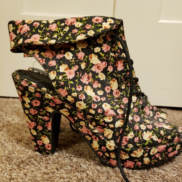Blowfish Heeled Booties - Picture 1 of 2